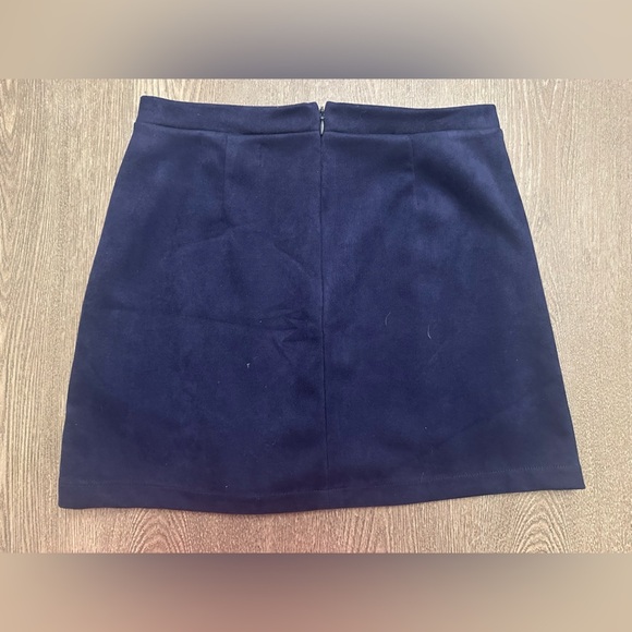 BOUTIQUE SHOE FLY B ORIGINAL SUEDE BUTTON FRONT NAVY SKIRT - Size Small SKU:170 - Picture 3 of 5